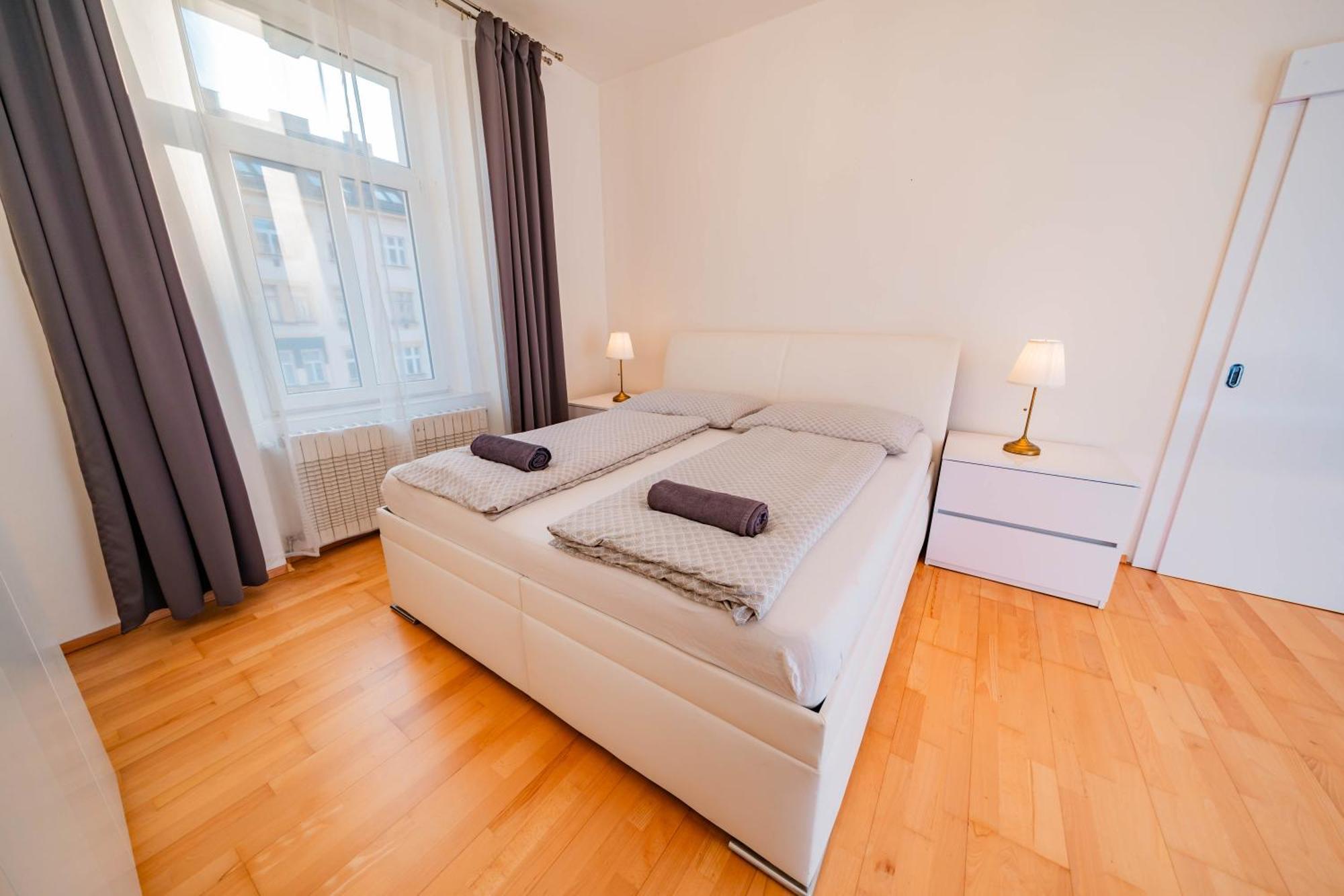 Apartment 5 Bob's - 2 Bedrooms With King Size Beds